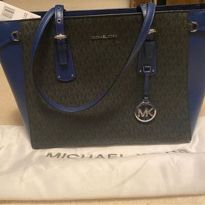 Michael Kors Voyager medium  crossgrain leather tote bag